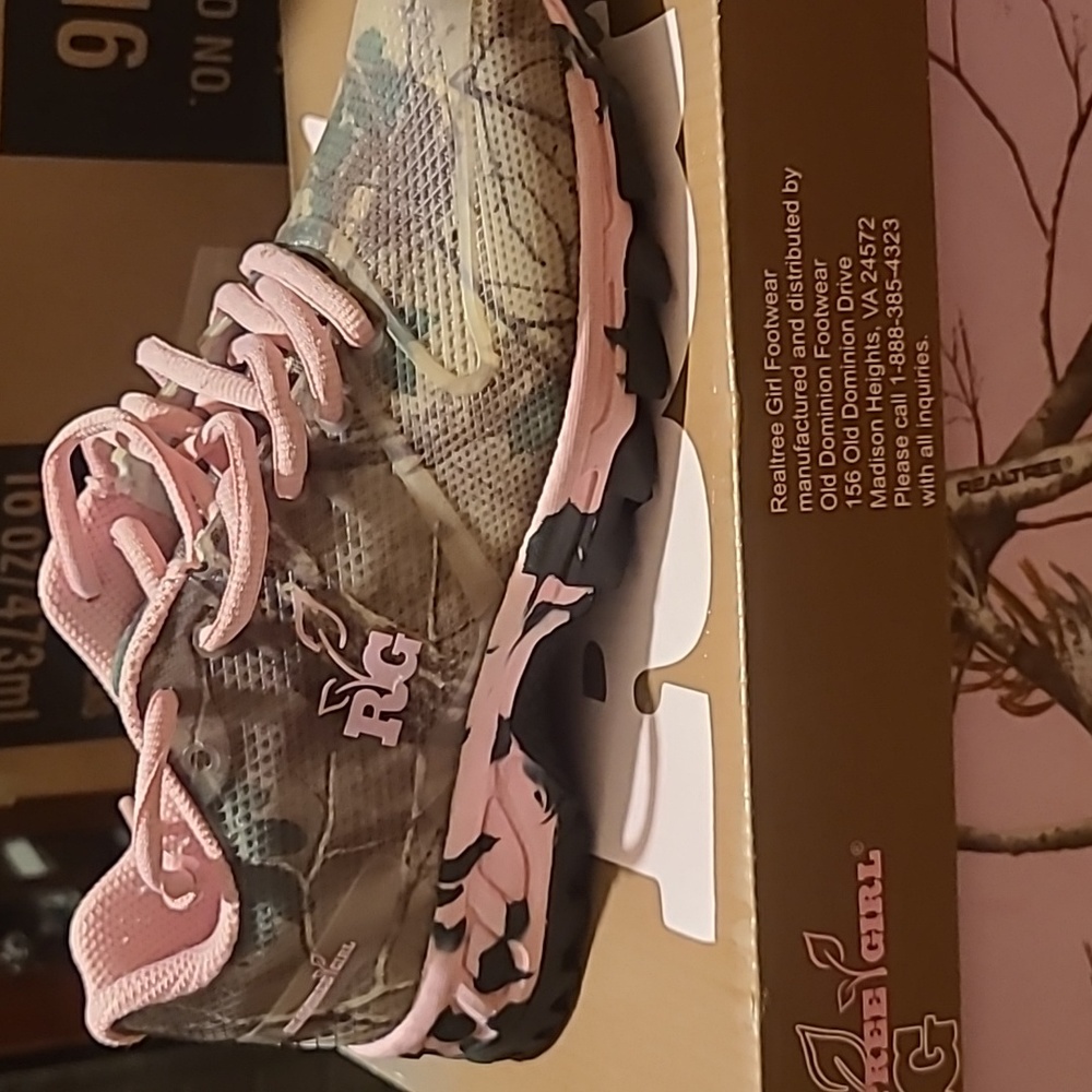Shoe's - Picture 6 of 6
